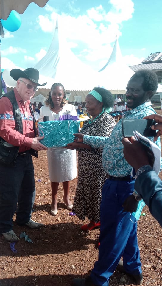 Philomena accepts a gift from George.